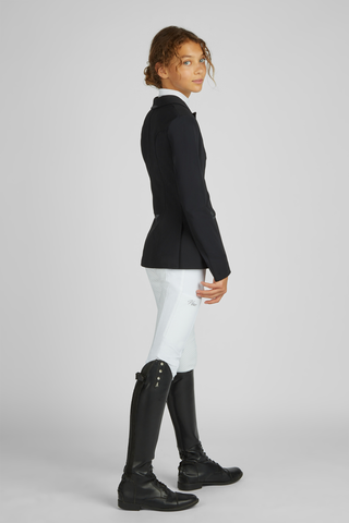 Isalienne Junior Kavaj