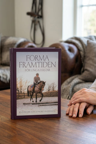 Bog "Form fremtiden for unge heste"
