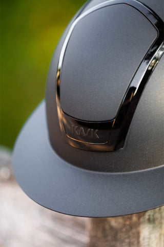 Ridhjälm Nemesi Metal Wide Peak Metal Smokey Svart