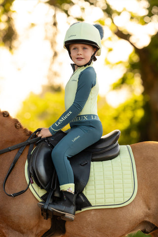 Springzadeldek Pony Fluweel Macaron