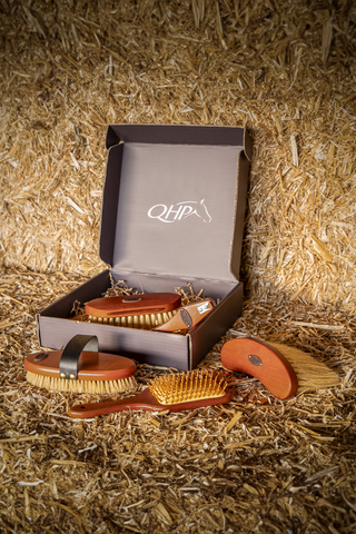 QHP Grooming Set Royal Brown