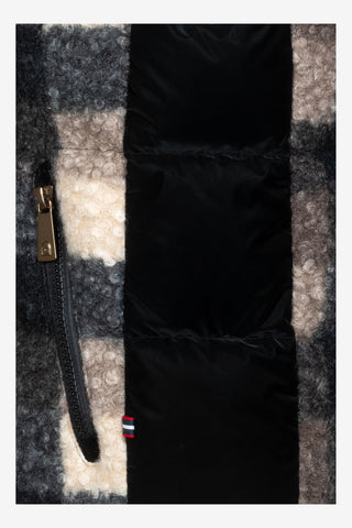 Detalj på sidoparti och ficka på Cavallo Cavalliriel teddyväst Check
