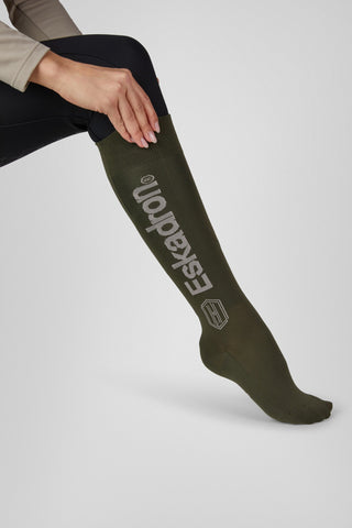 Eskadron Kneesocks Heritage 26/27 Deep Moss på modell