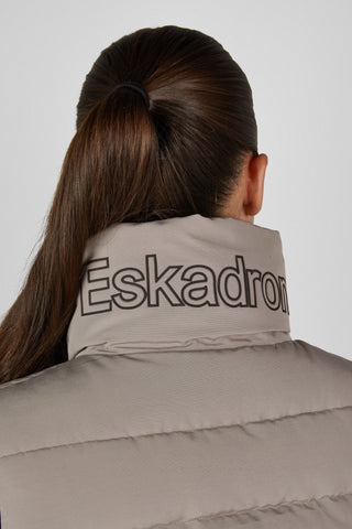 Eskadron Väst Quilt Heritage 26/27 Ash detalj av krage bakifrån